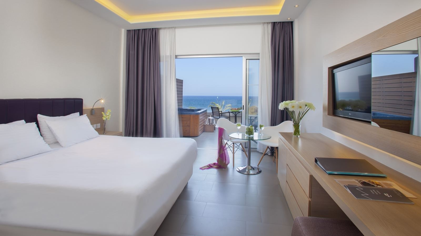 rooms-deluxe-room-seaview-private-jacuzzi-terrace