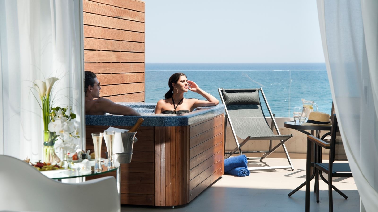rooms-deluxe-room-seaview-private-jacuzzi-terrace