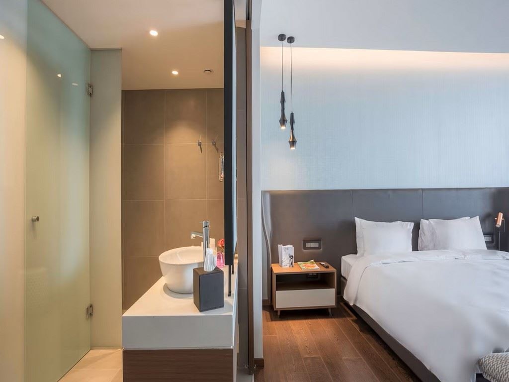 rooms-superior-familyroom-seaview-balcony-or-terrace