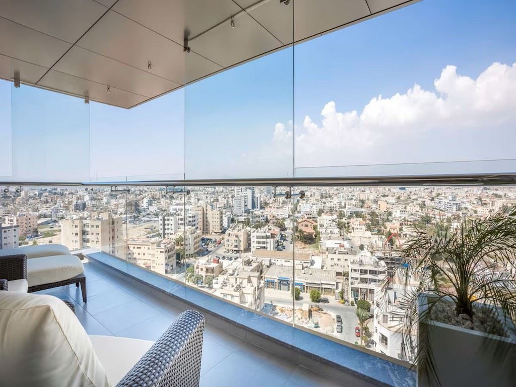 rooms-superior-room-cityview-balcony