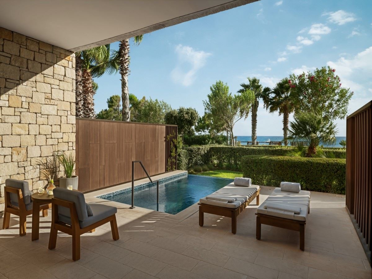 rooms-room-cabana-seafront-privatepool
