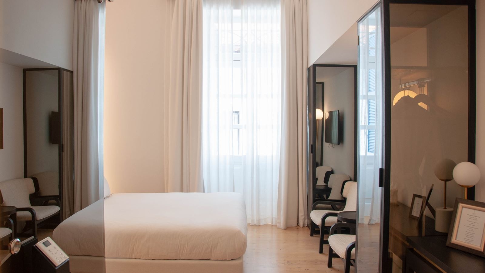 rooms-standard-room-balcony