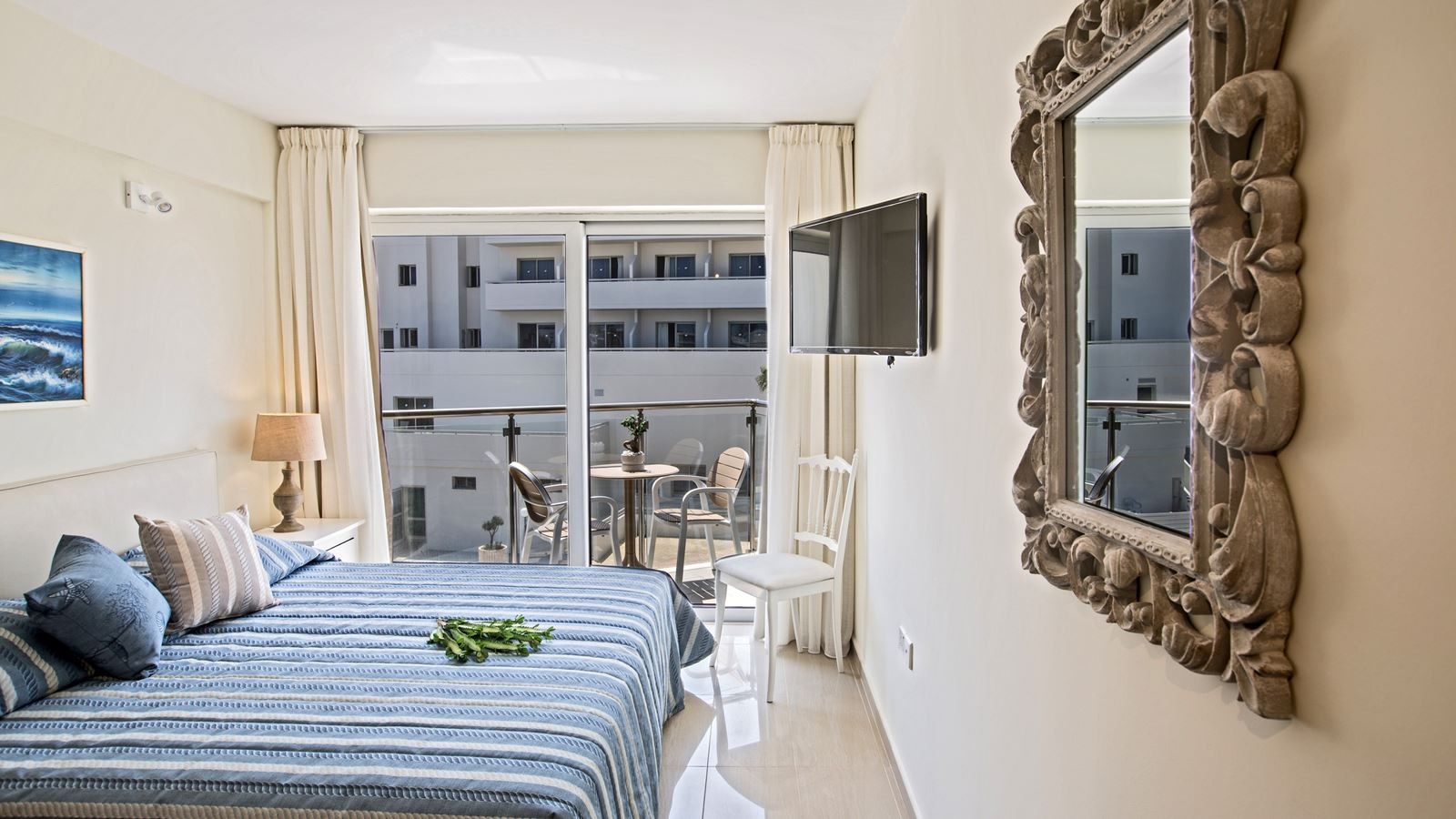 rooms-standard-room-side-sea-view