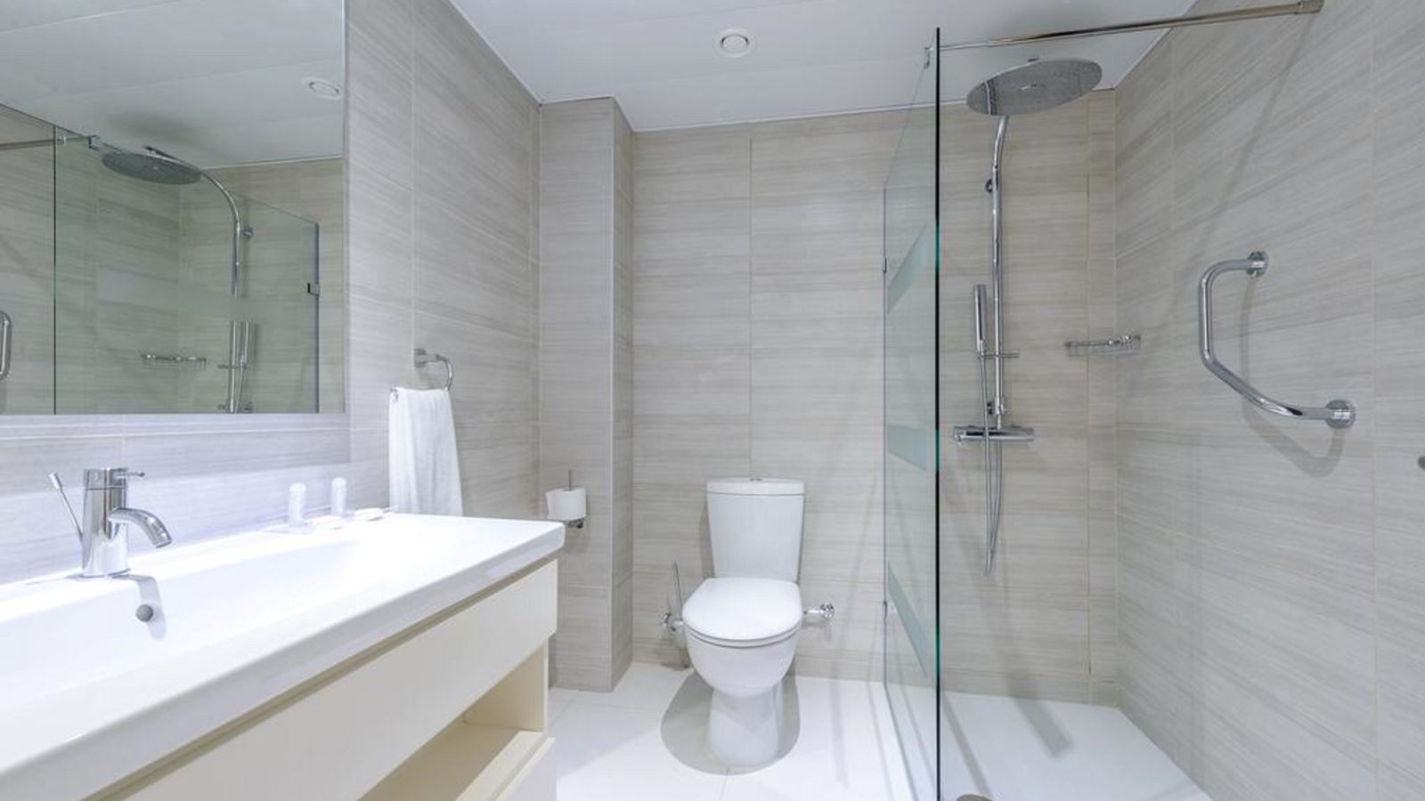 rooms-twin-pool-view