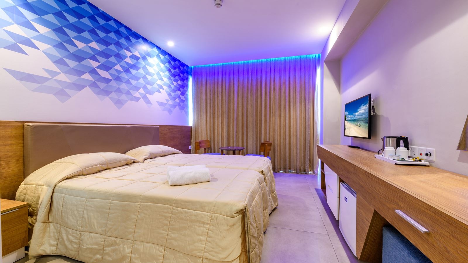 rooms-deluxe-room-inland-view