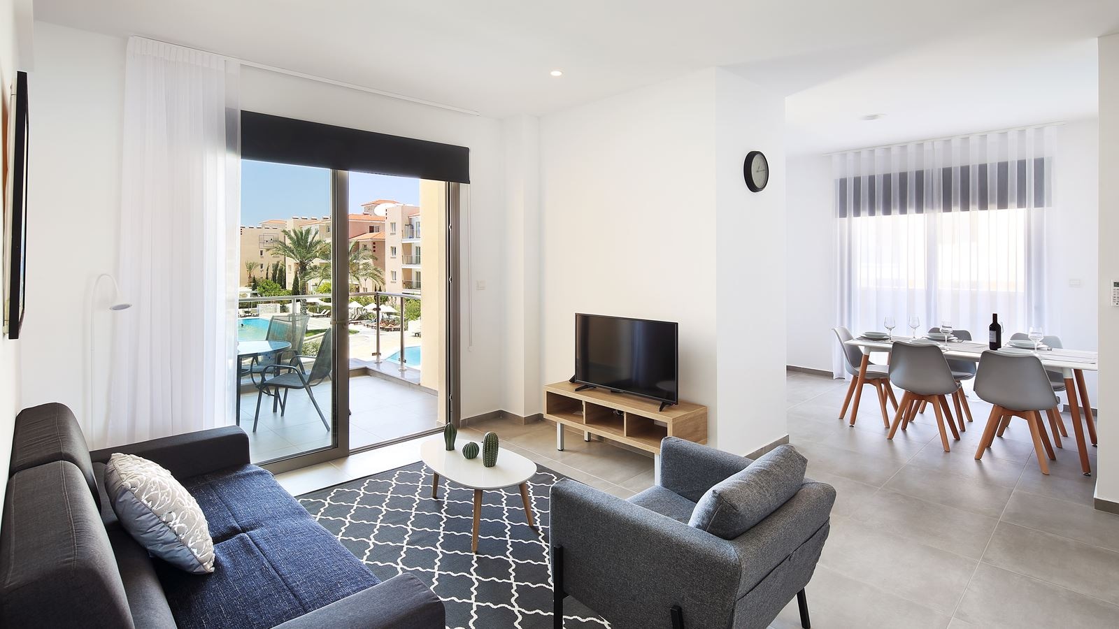 rooms-2-bedroom-deluxe-apartment-balcony-or-terrace