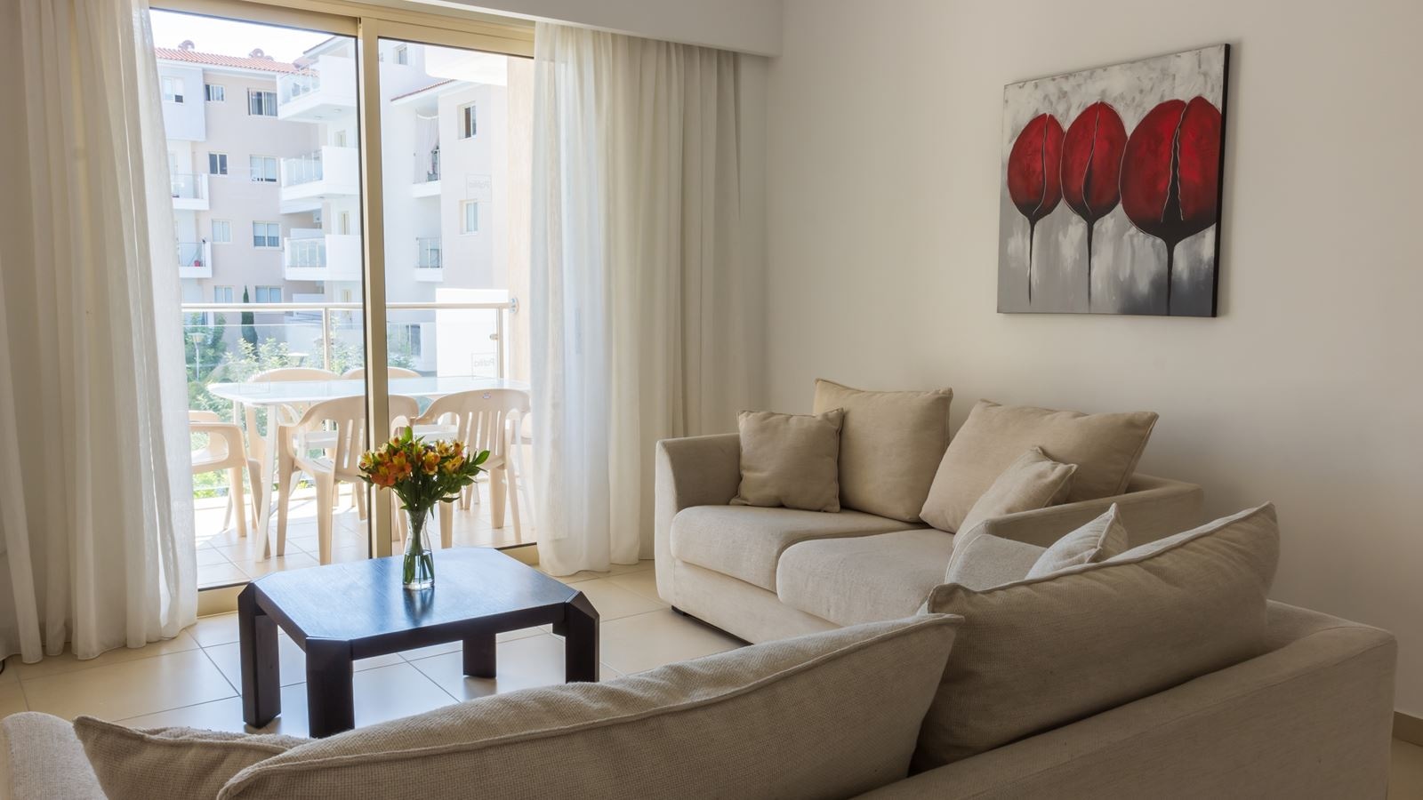 rooms-2-bedroom-comfort-apartment-balcony