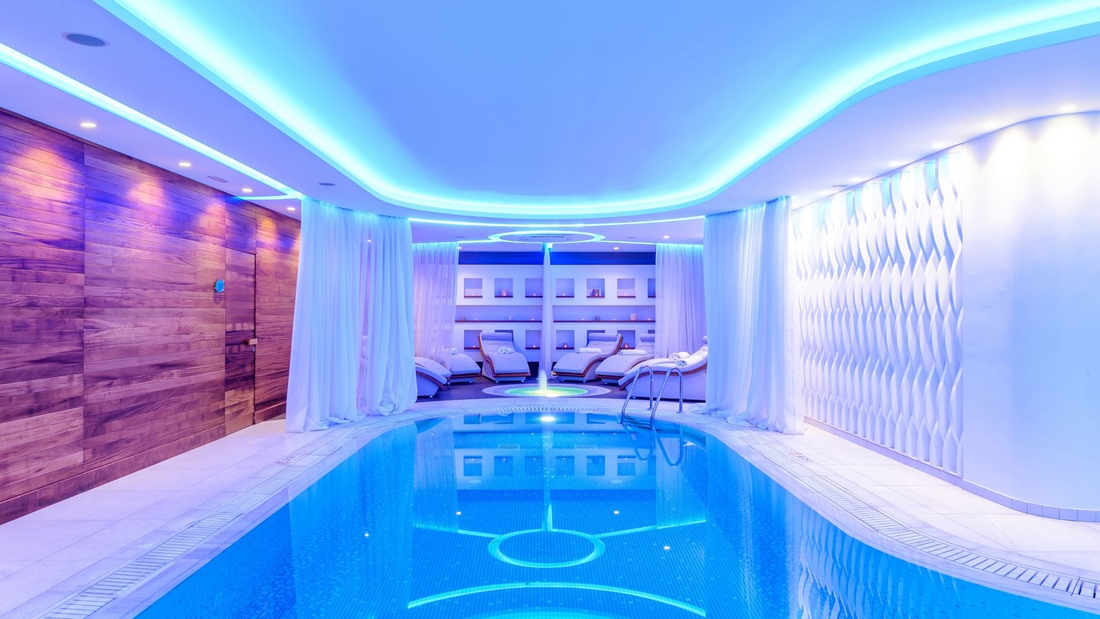 pools-outdoor--indoor-pool