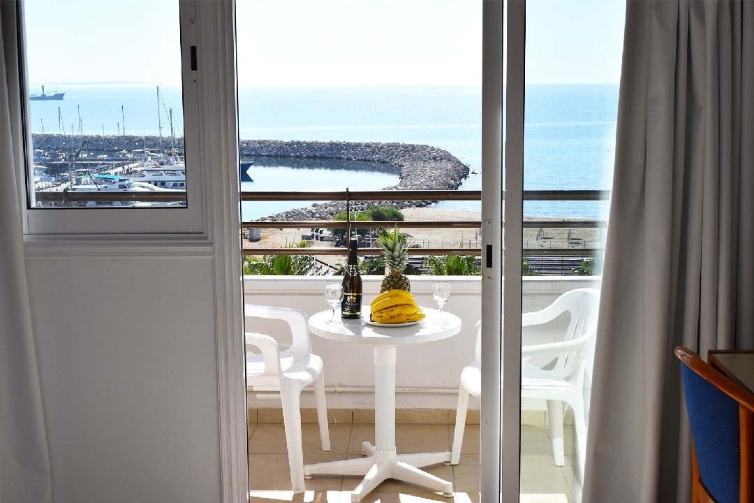 rooms-1-bedroom-standard-apartment-seaview