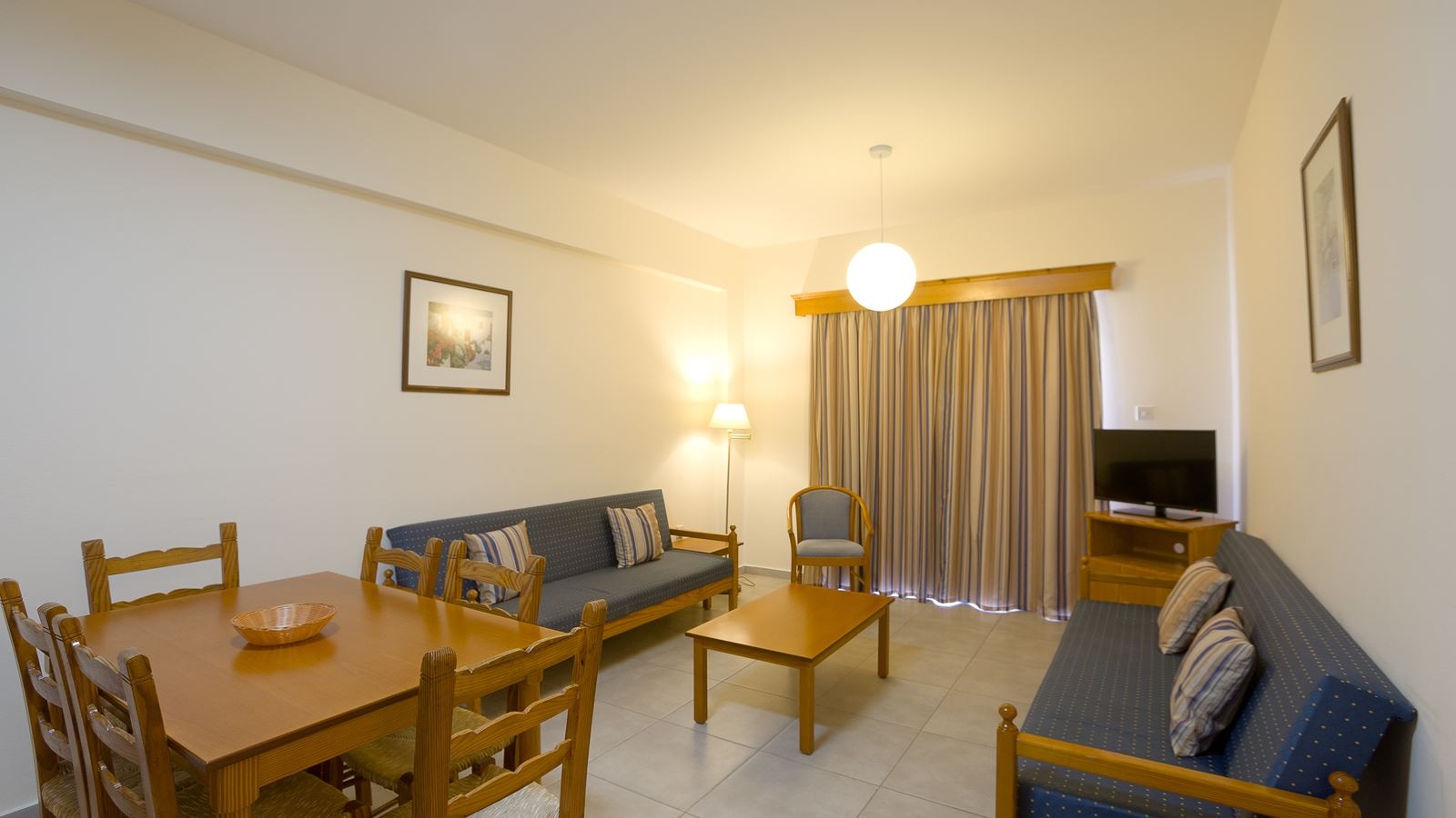 rooms-1-bedroom-standard-apartment-balcony-or-terrace