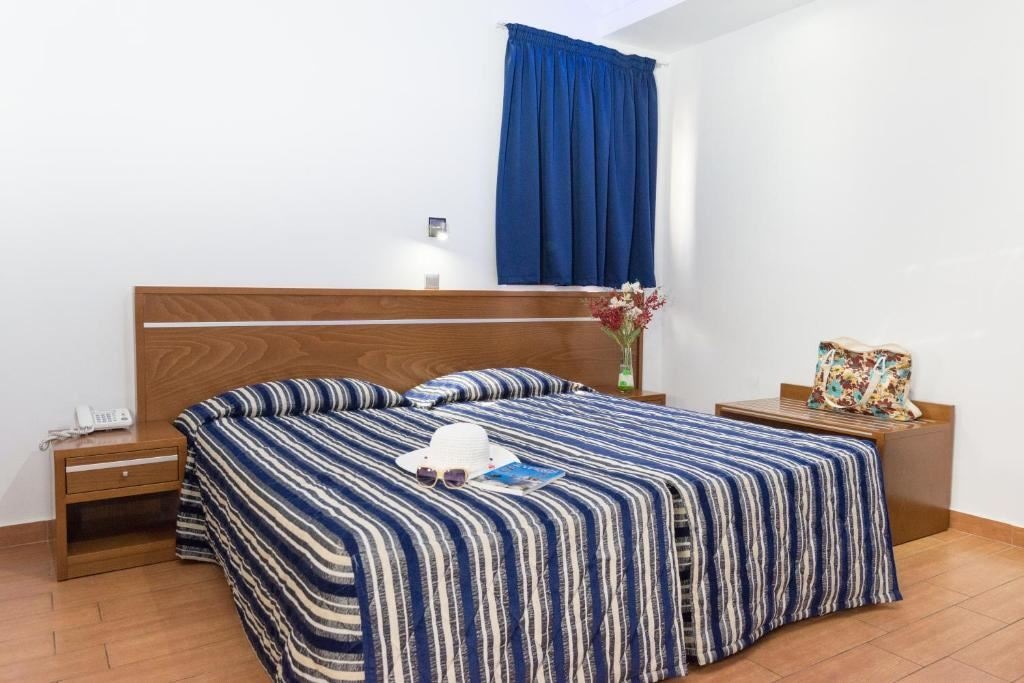 rooms-deluxe-room-balcony-or-terrace