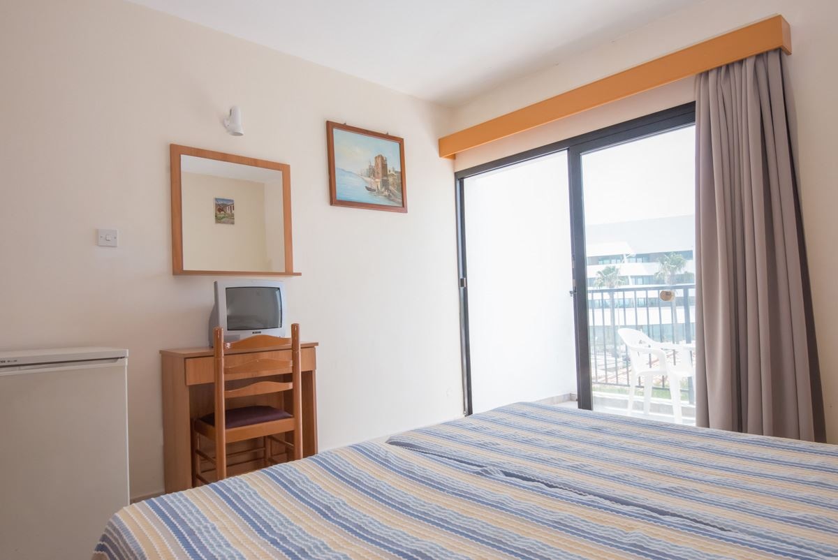 rooms-standard-room-gardenview-balcony-or-terrace