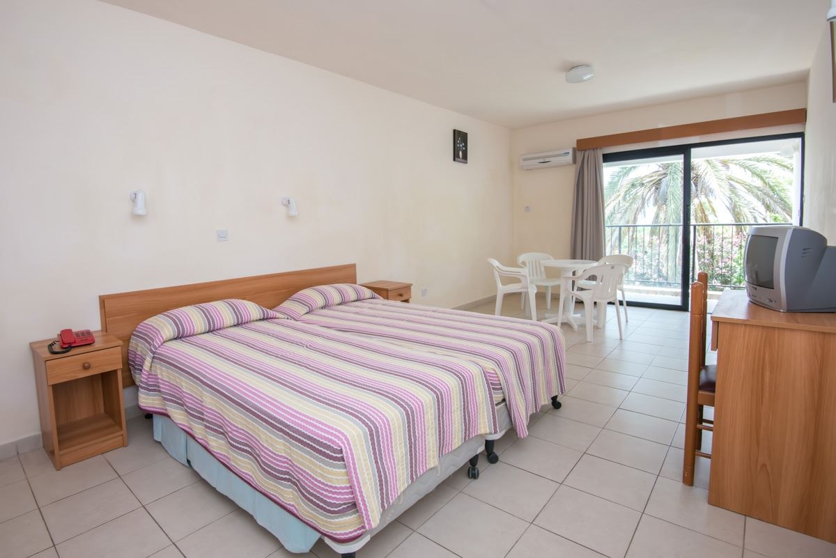 rooms-single-standard-room-gardenview-balcony-or-terrace