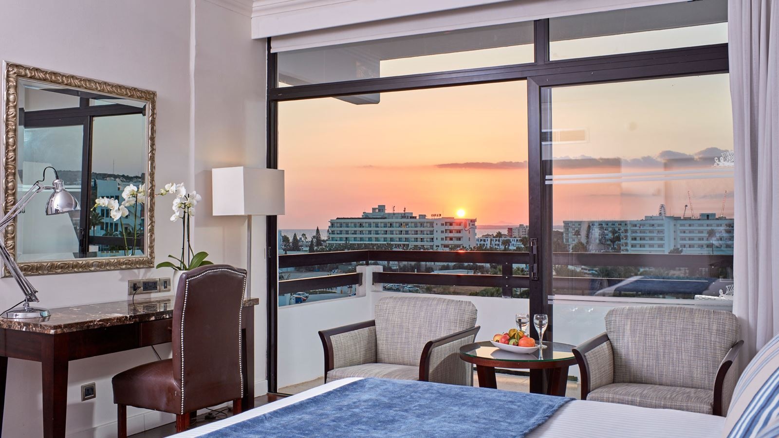 rooms-standard-room-lateral-sea-view