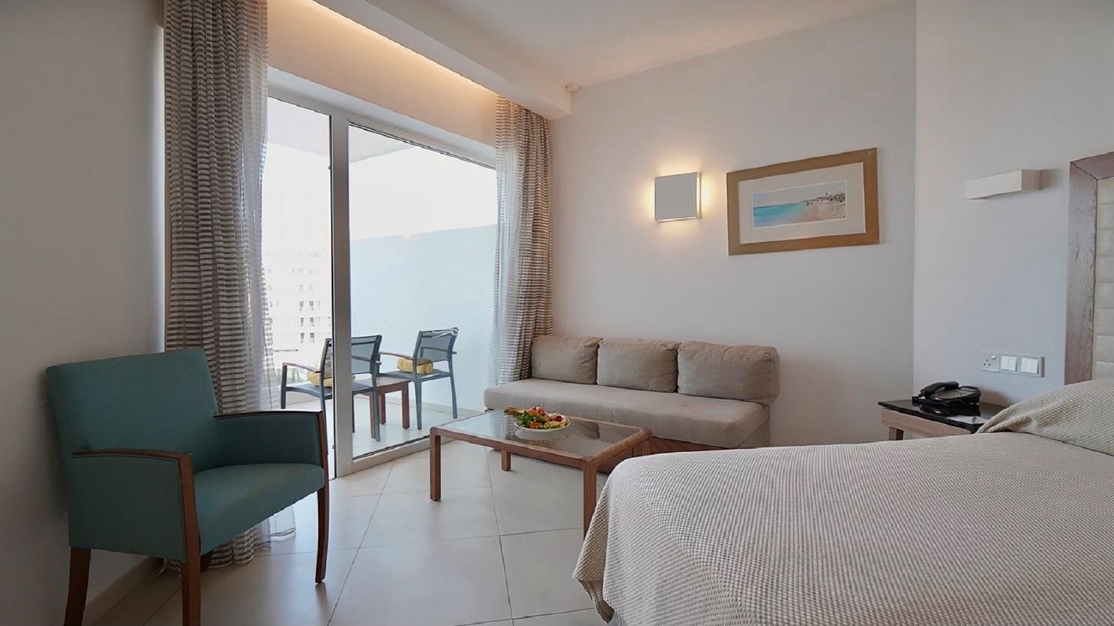 rooms-deluxe-room-seaview