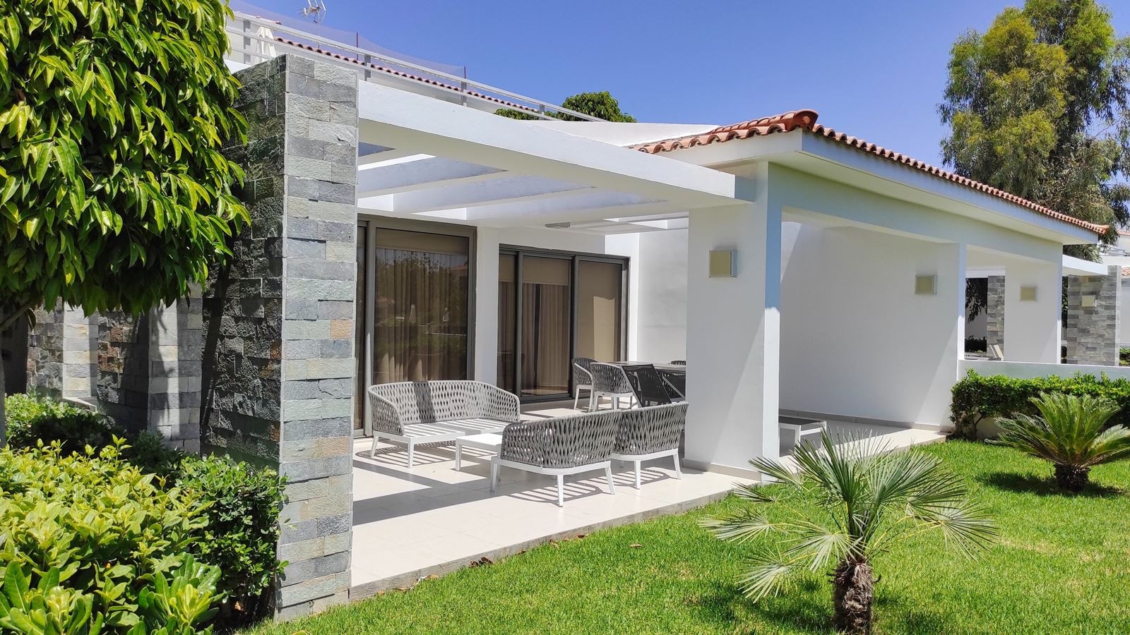 rooms-3-bedroom-villa-gardenview-privatepoolterrace