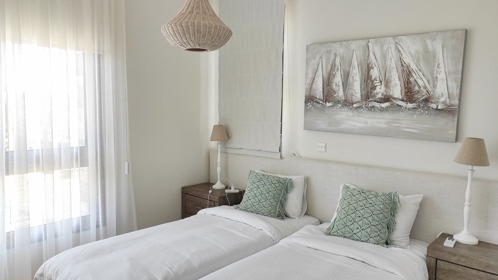 rooms-3-bedroom-apartment-gardenpool-view-terrace