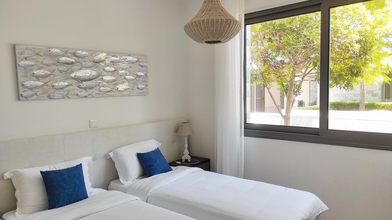 rooms-3-bedroom-apartment-poolview-balcony