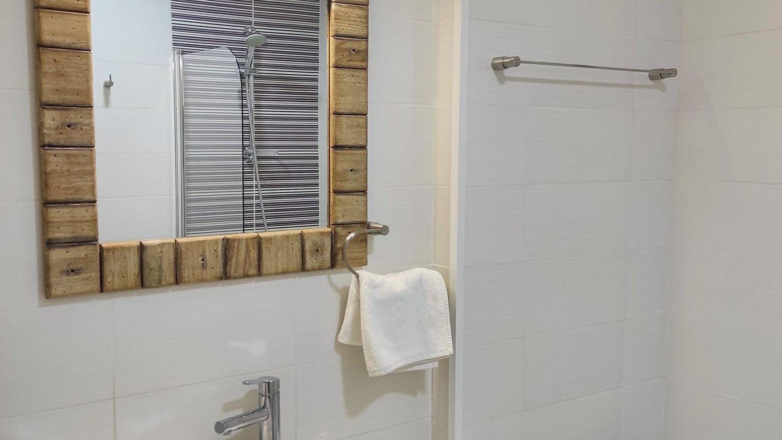 rooms-3-bedroom-apartment-poolview-balcony