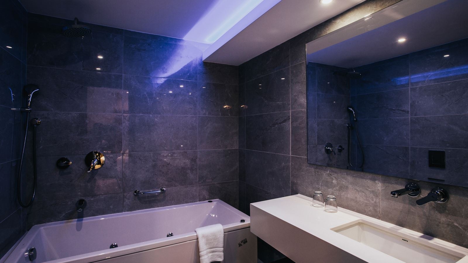 rooms-roombalcony-reduced-mobility