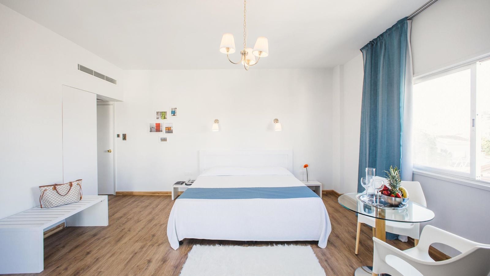 rooms-standard-suite-cityview-balcony