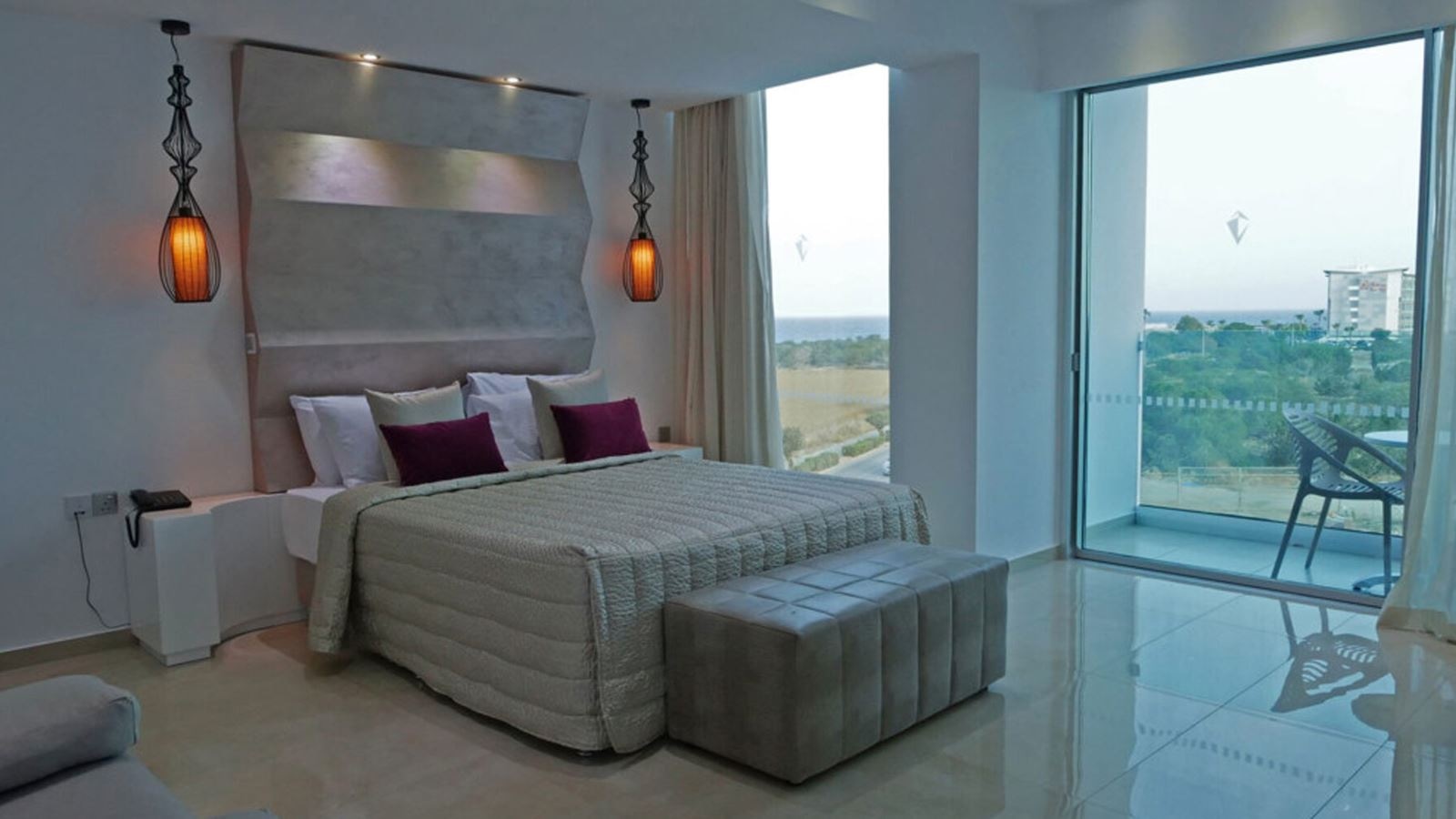 rooms-junior-suite-seaview-balcony