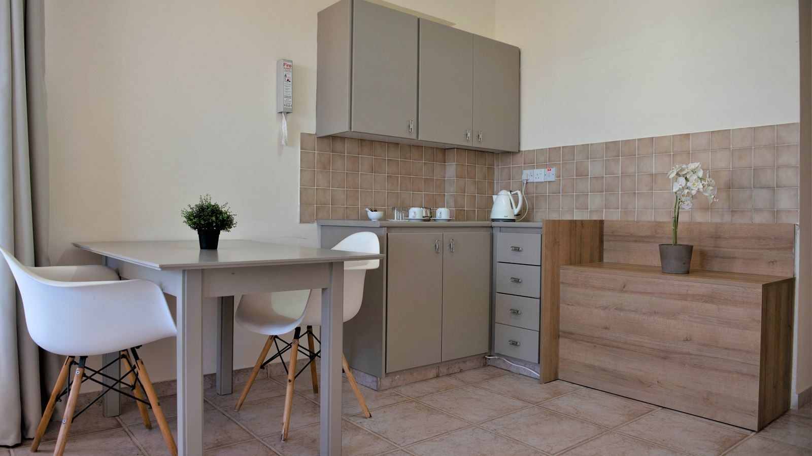 rooms-1-bedroom-standard-apartment-balcony