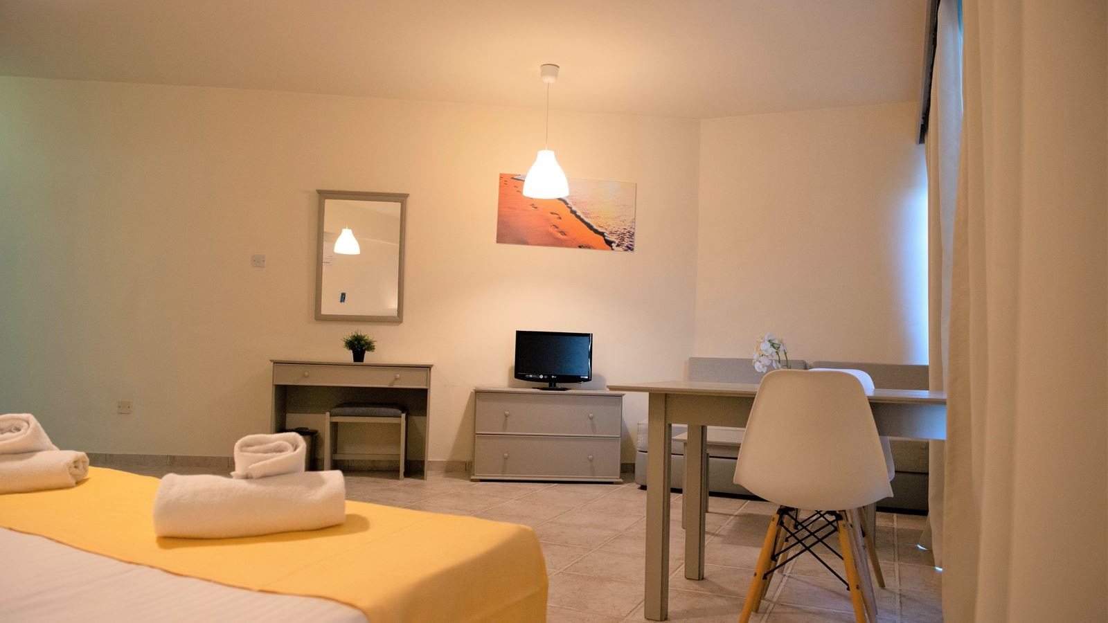 rooms-standard-studio-balcony