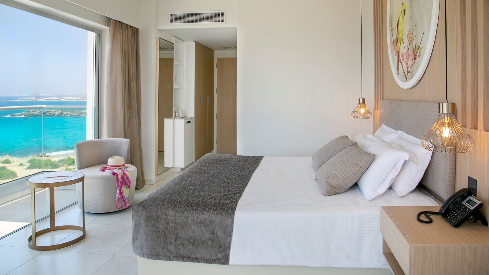 rooms-deluxe-room-sea-view-balcony