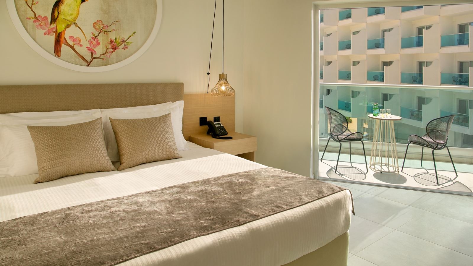 rooms-superior-lateral-sea-view-balcony