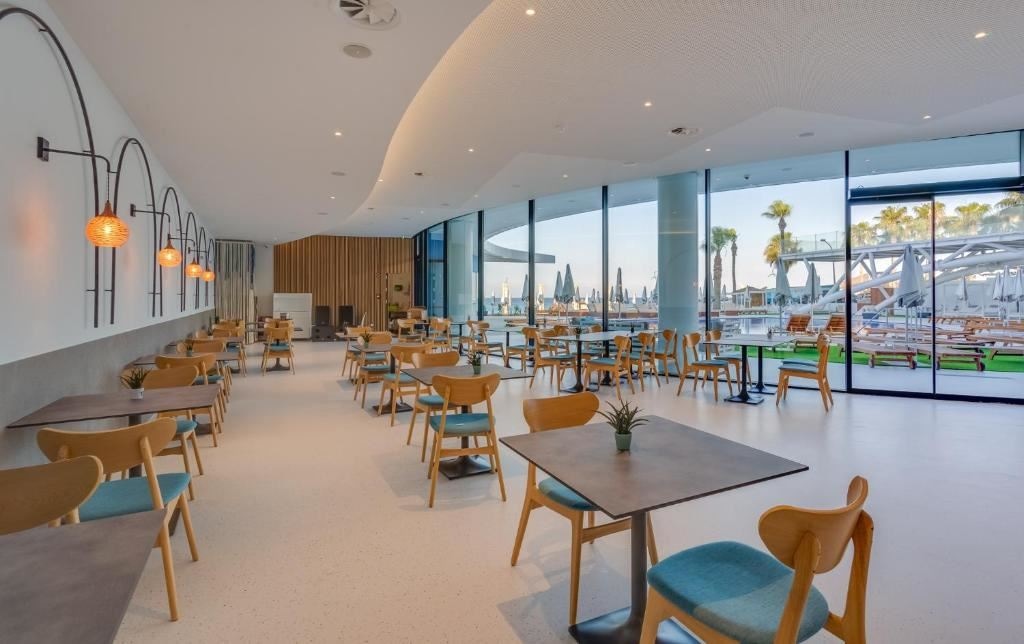 restaurants-main-restaurant