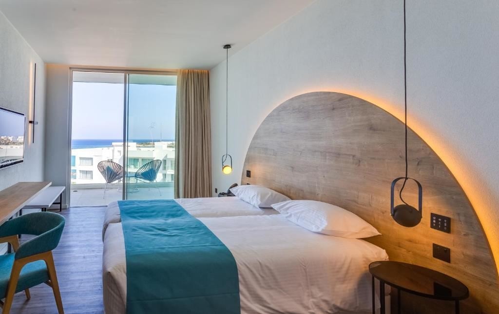 rooms-standard-room-seaview-balcony