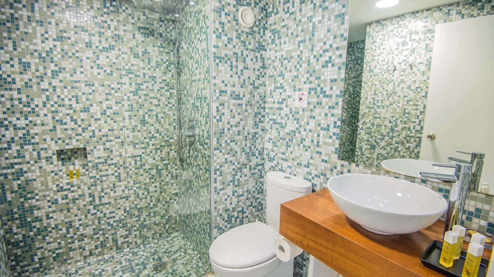 rooms-1-bedroom-apartment-balcony