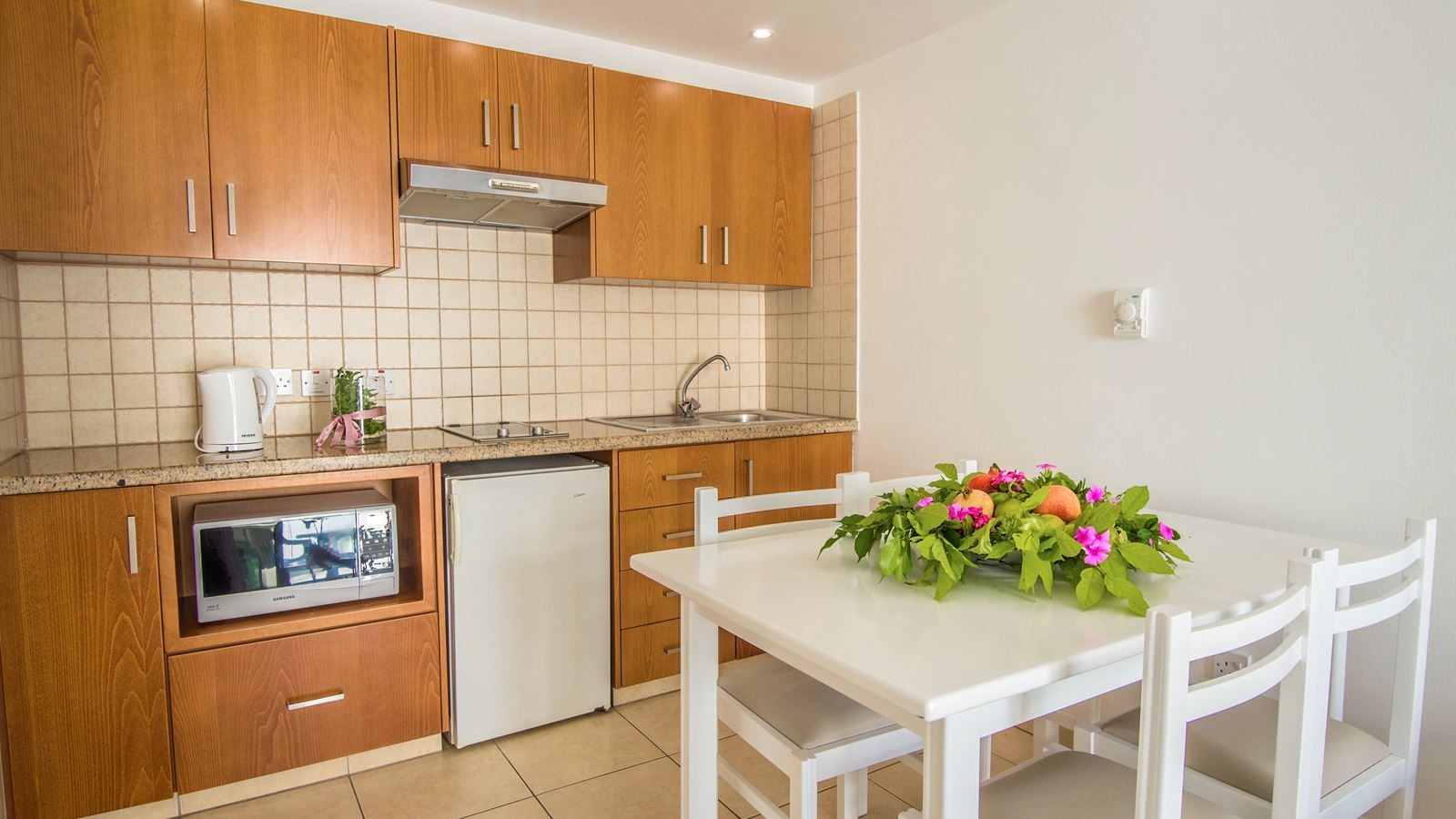 rooms-1-bedroom-apartment-balcony