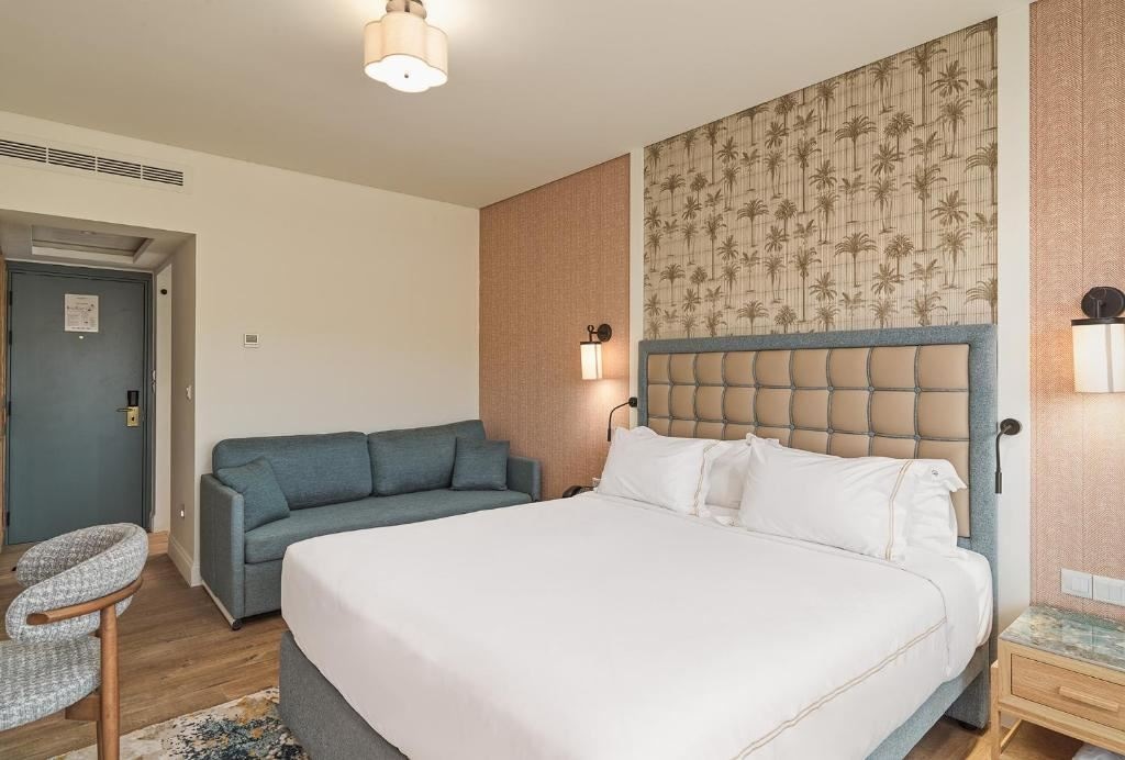 rooms-deluxe-family-room