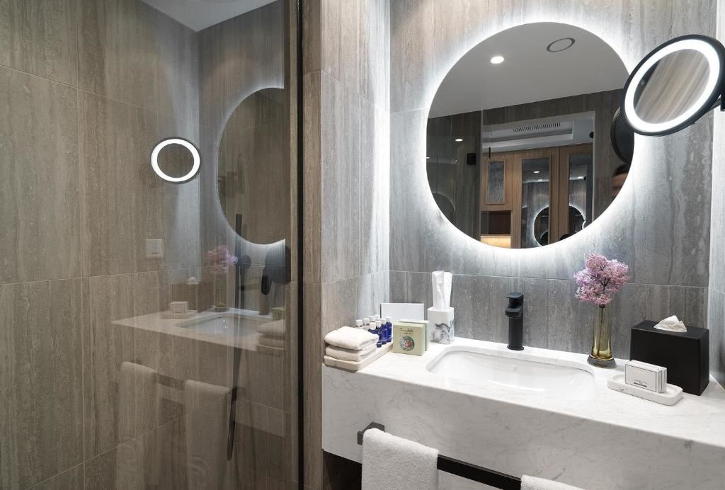 rooms-deluxe-family-room-sea-view