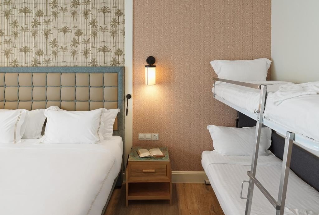 rooms-deluxe-family-room-sea-view