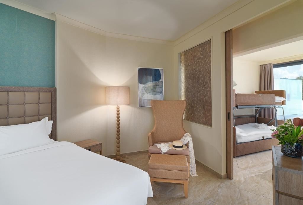 rooms-sea-scape-junior-suite-sea-view-swim-up