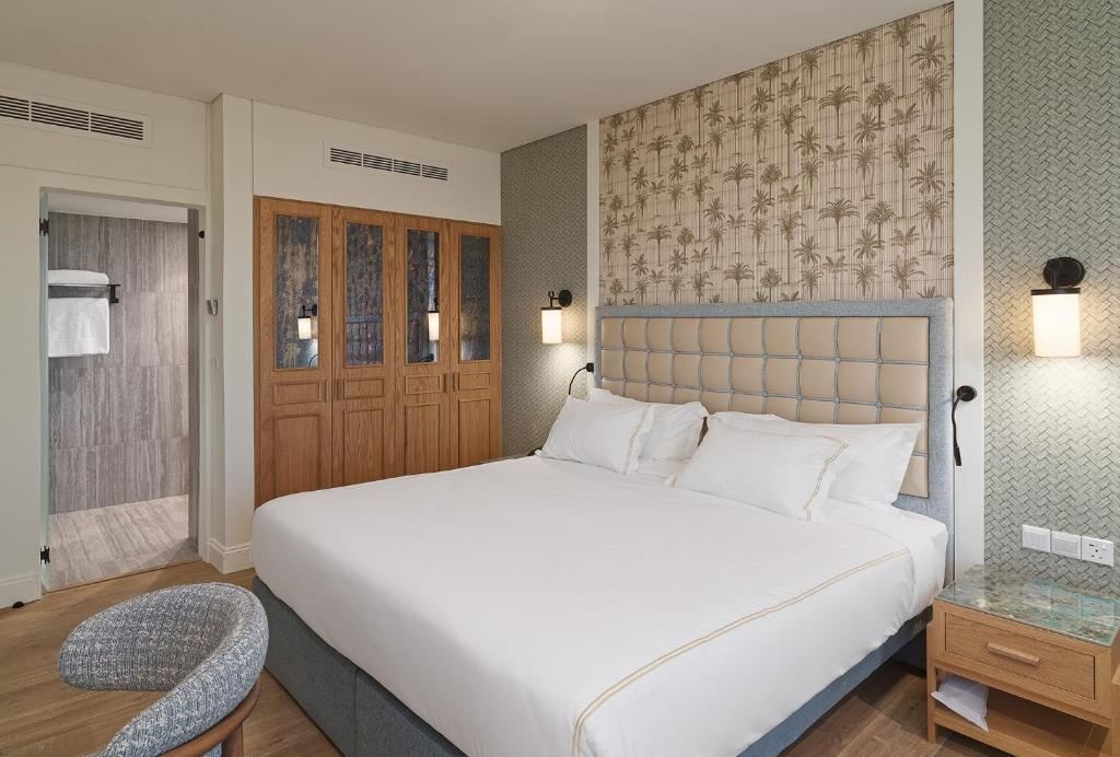 rooms-1-bedroom-signature-suite-sea-view