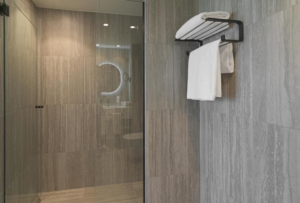 rooms-1-bedroom-signature-suite-sea-view