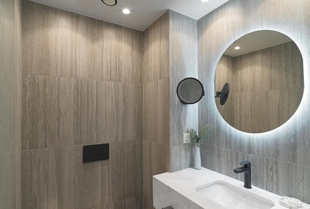 rooms-1-bedroom-signature-suite-sea-view--jacuzzi