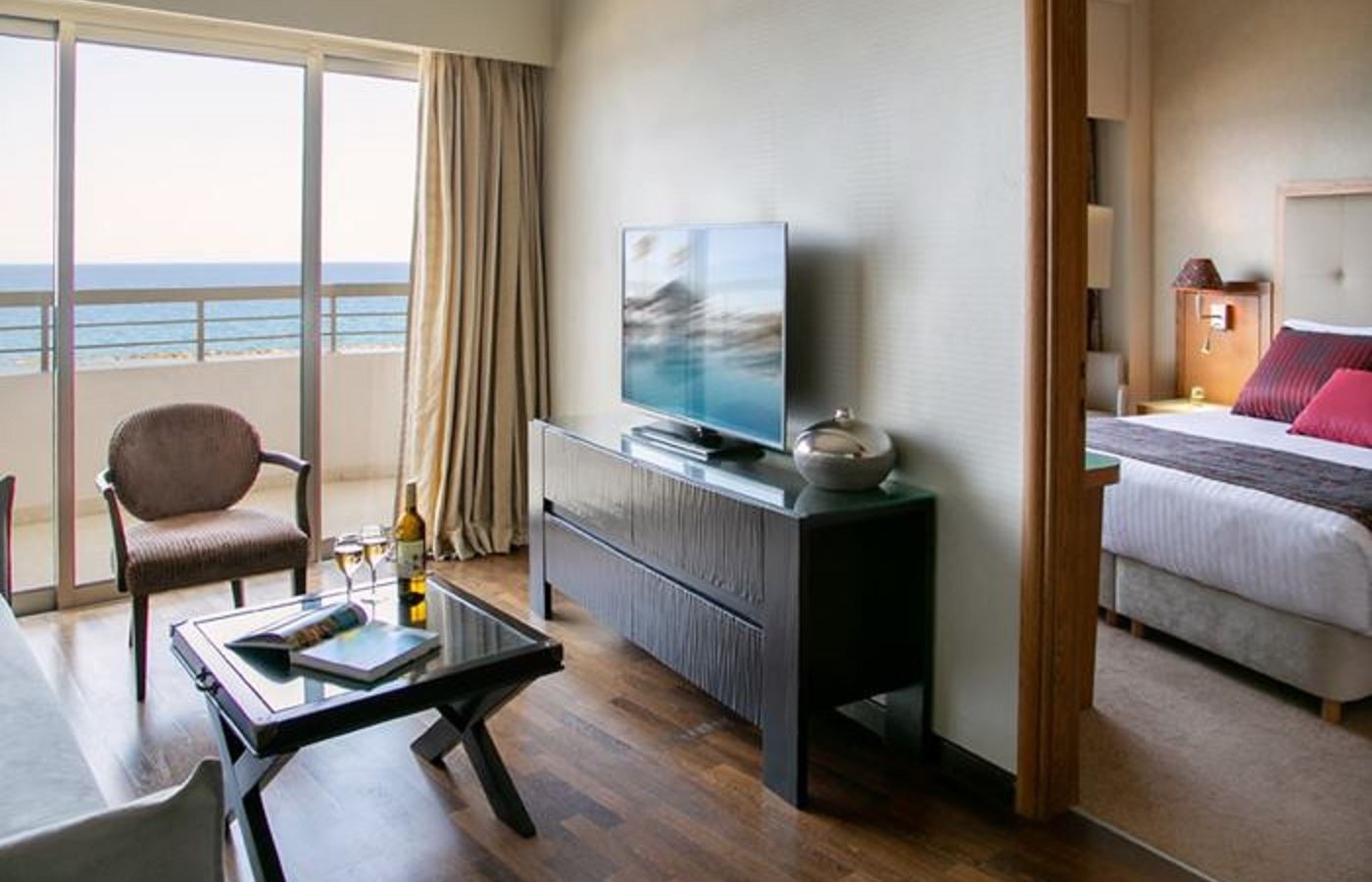 rooms-junior-suite-sea-view-balcony