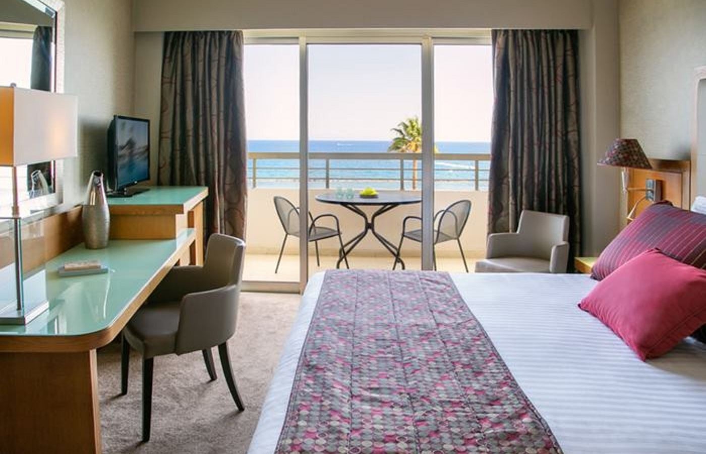 rooms-junior-suite-sea-view-balcony