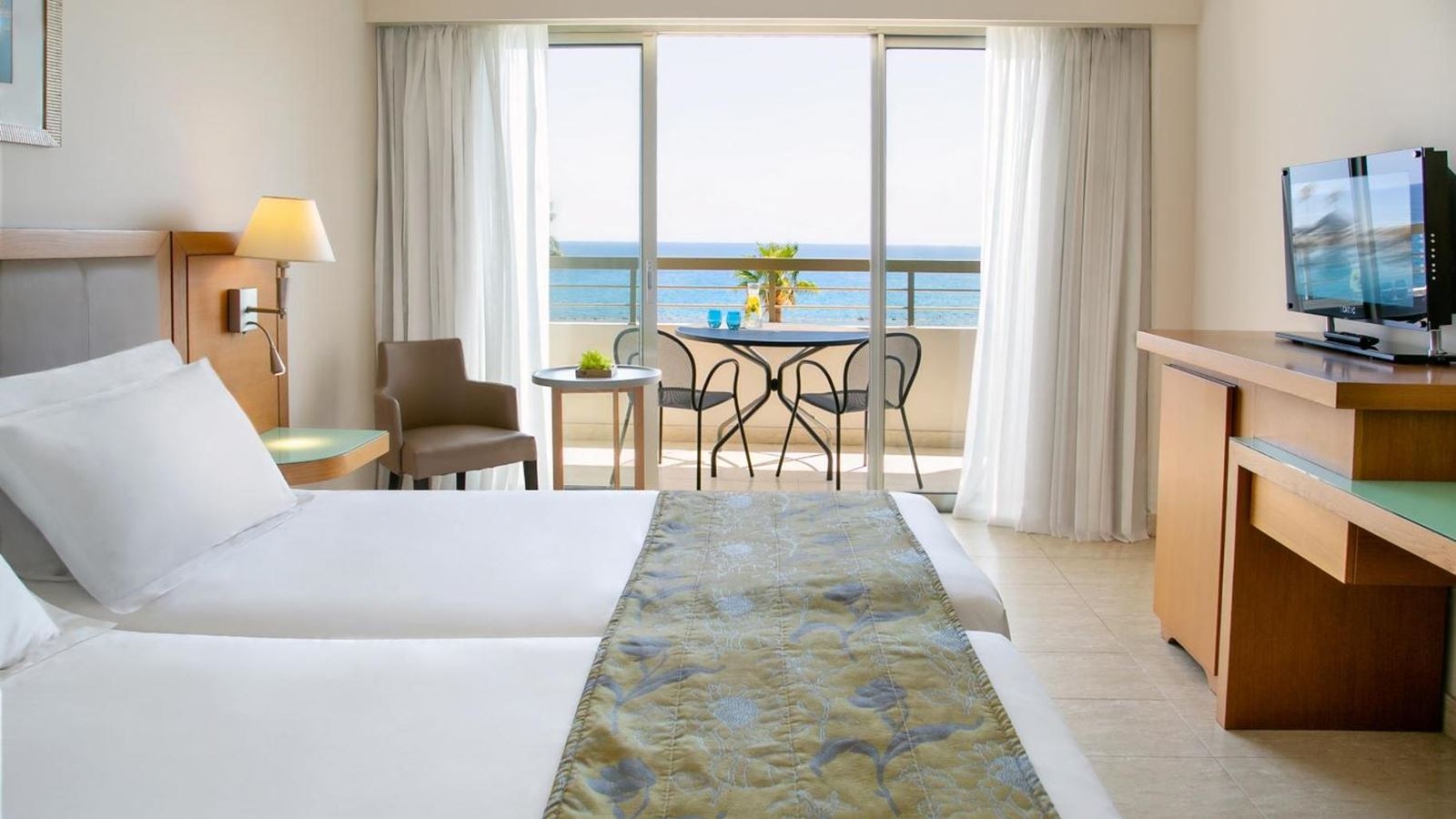 rooms-standard-room-seaview-balcony