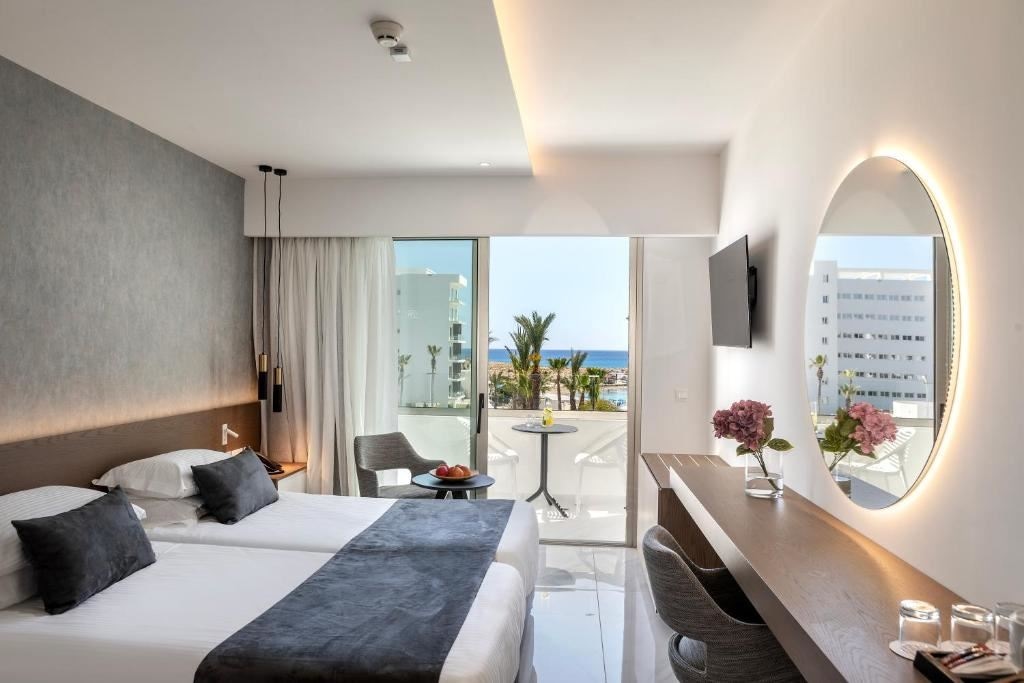 rooms-standard-room-lateralseaview-balcony-or-terrace