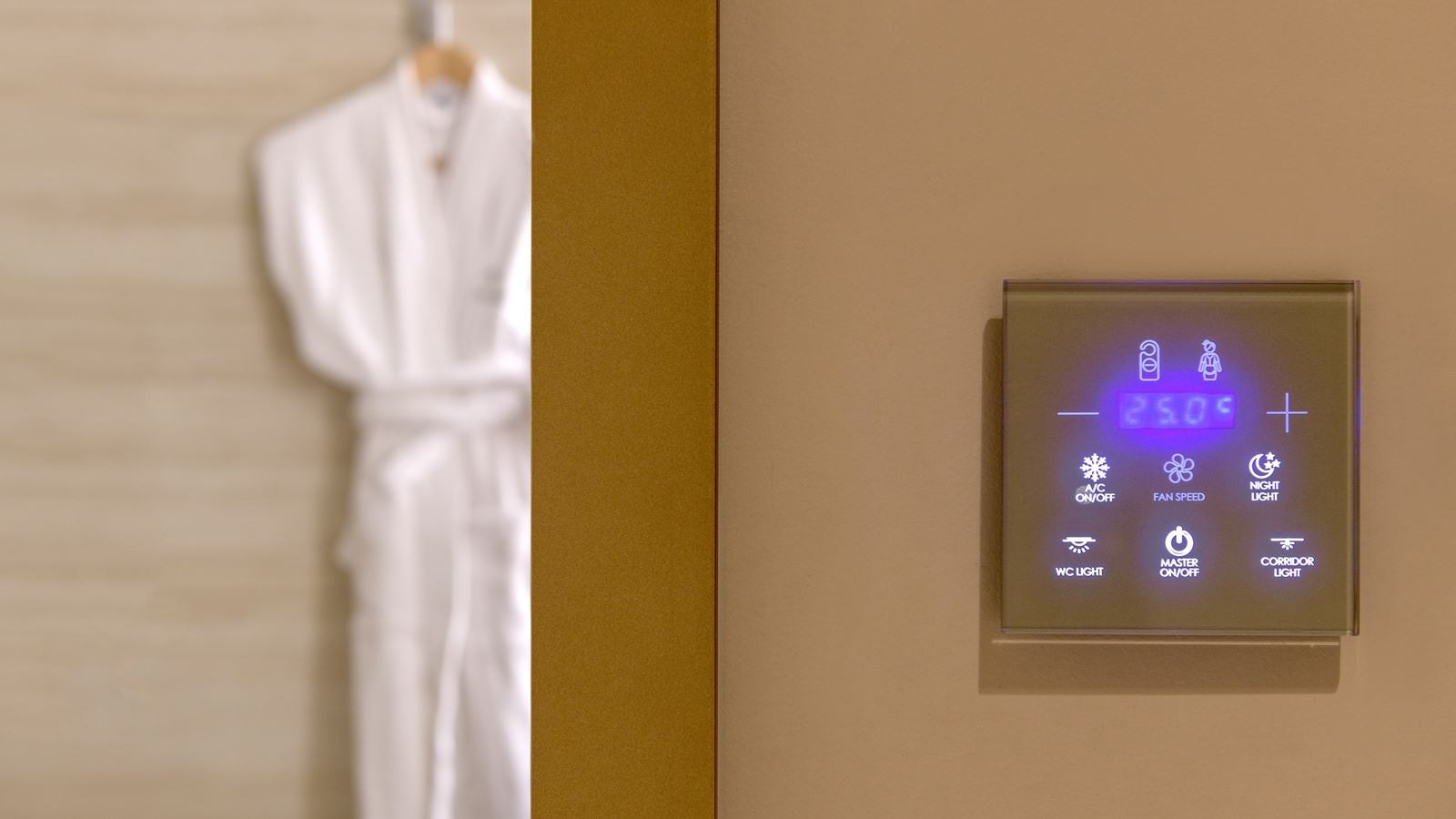 rooms-deluxe-roombalcony