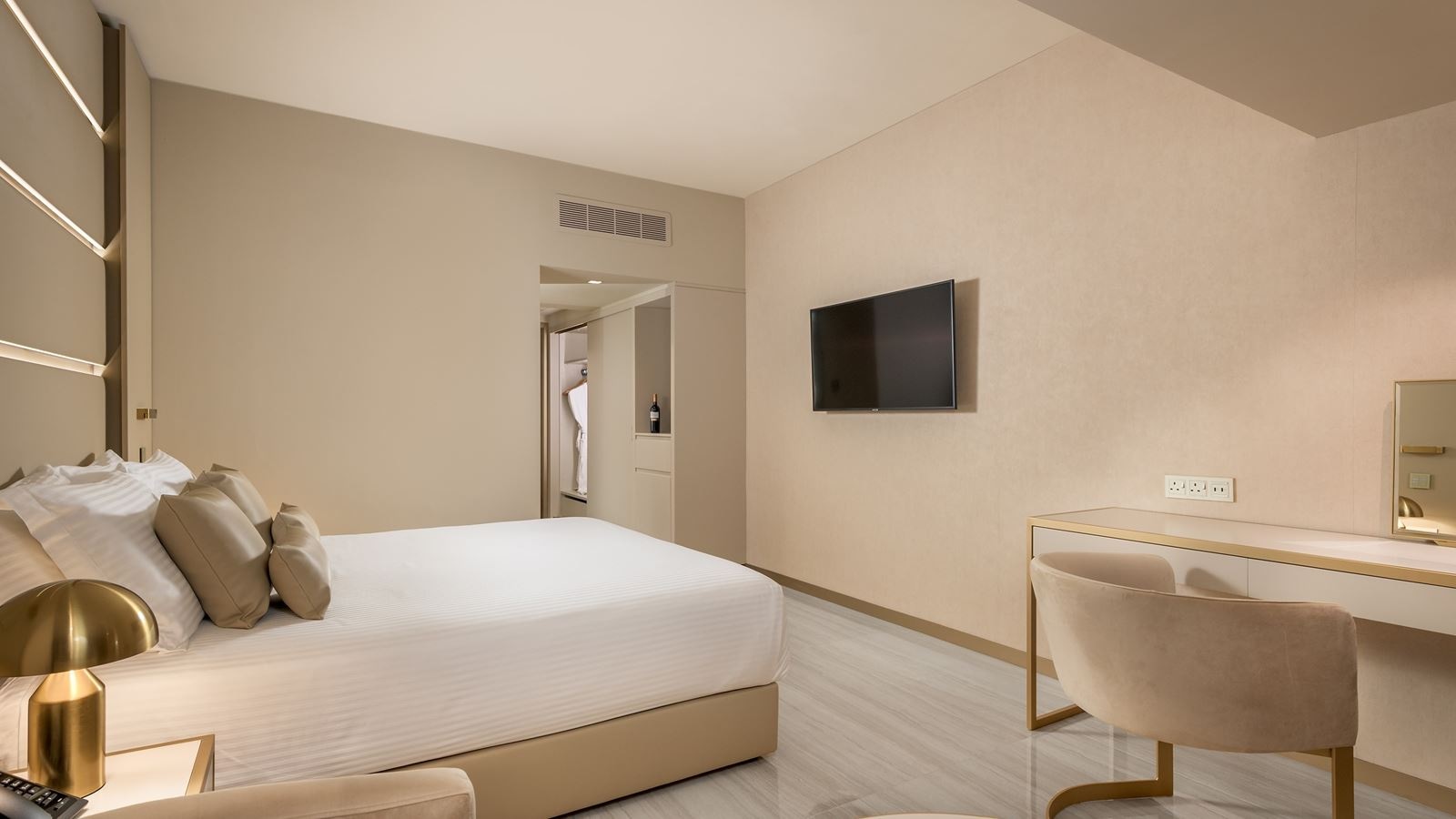 rooms-deluxe-roomlateral-seaviewbalcony