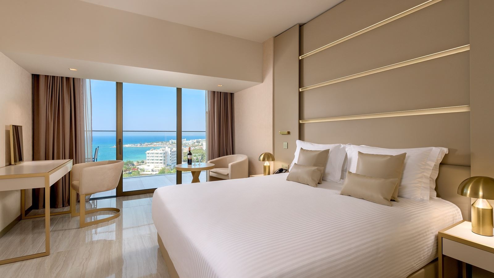 rooms-deluxe-roomseaviewbalcony