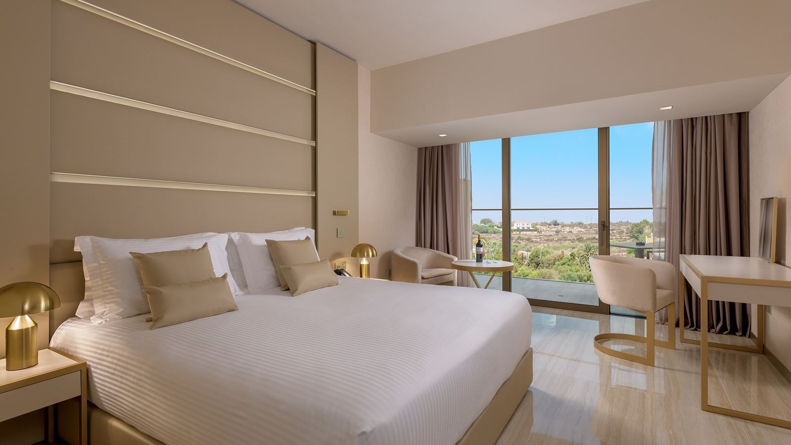 rooms-deluxe-room-balcony