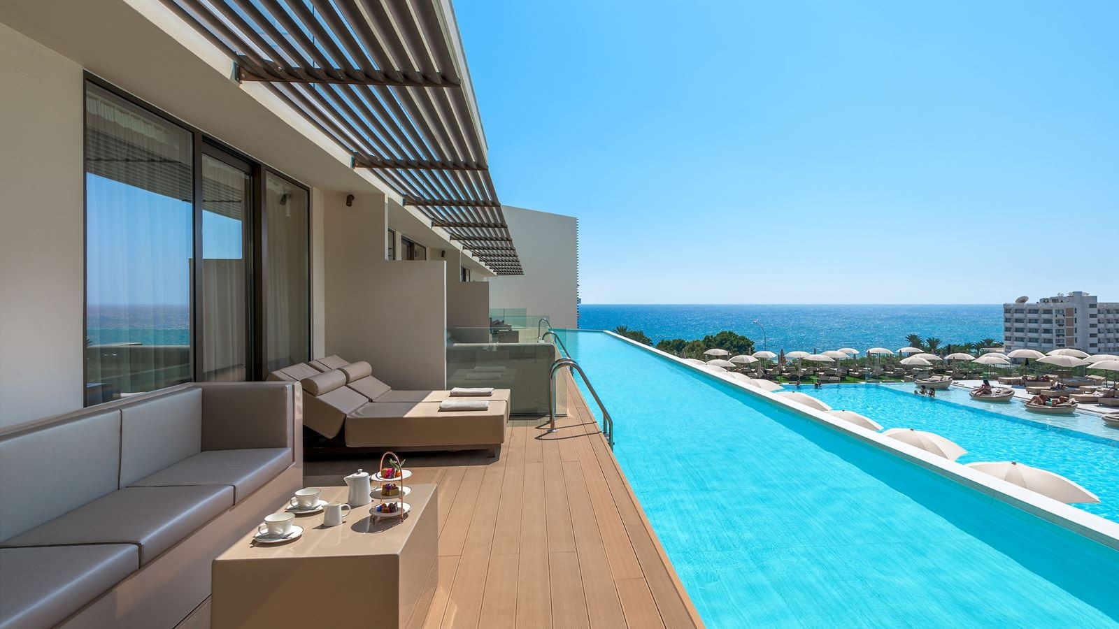rooms-prestige-suite-swimuppoolterrace